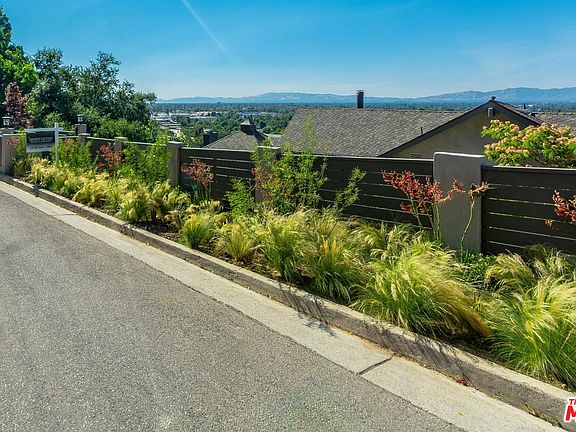 2nd image of 3772 Berry Dr