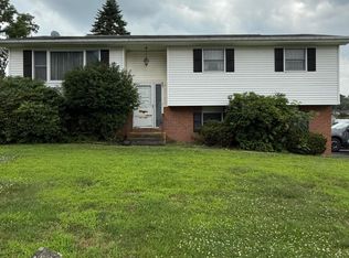 35 Village Green Dr, Dallas, PA 18612