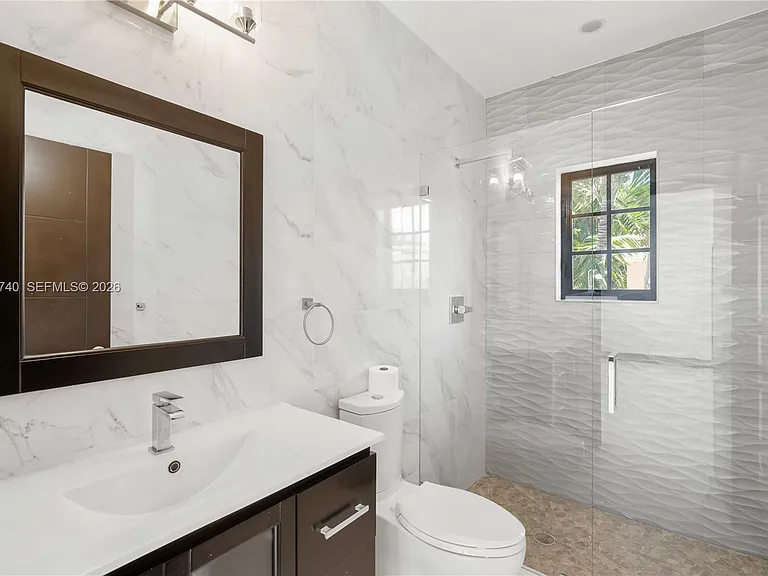 519 Alhambra Cir — Photo 59
