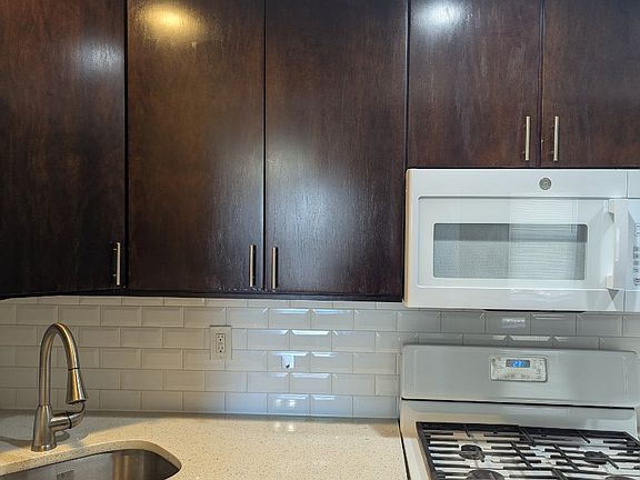4th image of 829 Suffolk Ave APT 10