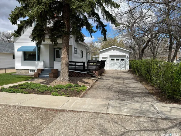 209 2nd Avenue W, Gravelbourg, SK S0H 1X0