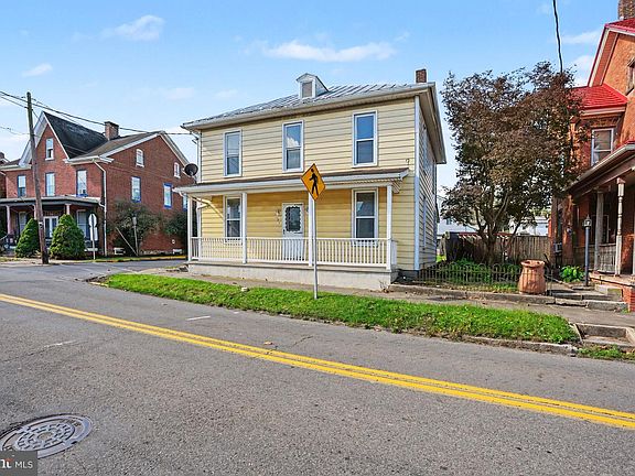 4th image of 403 N 4th St