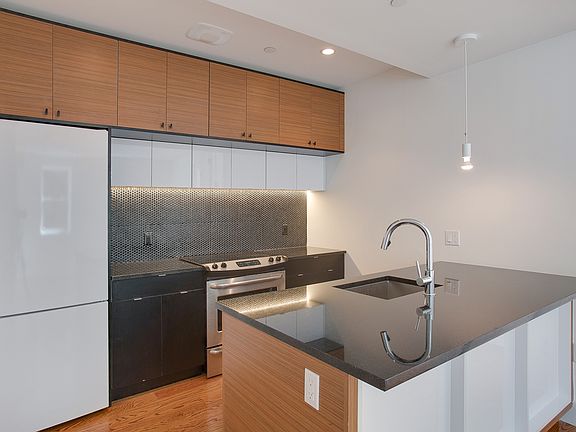 4th image of 188 Hawthorne St #211