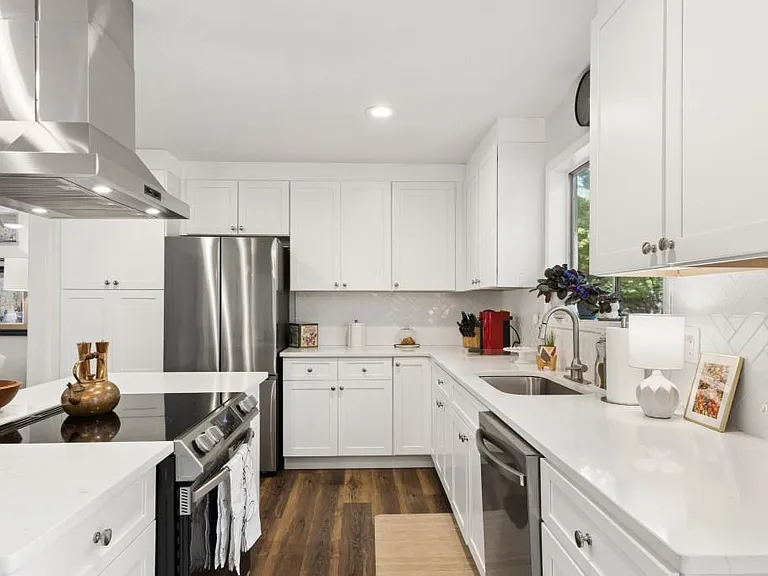 2506 Kingsley Dr NE — Photo 16