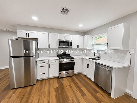 5th image of 1104 Sunset Dr