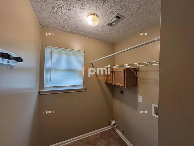 2 Pelham Ct — Photo 6