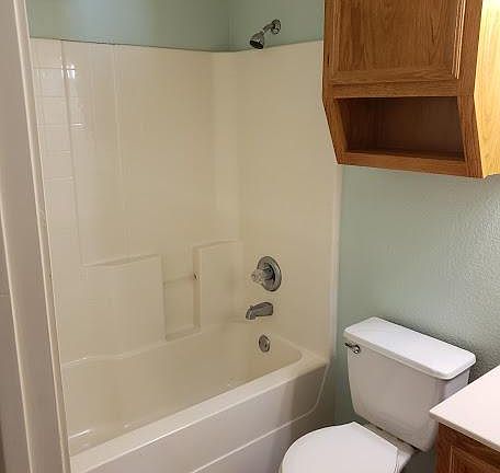 5th image of 715 Lakeview Dr