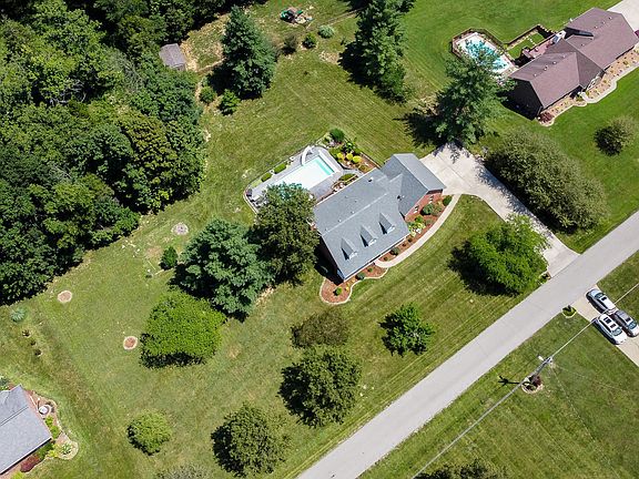 2nd image of 192 E Laurel River Dr