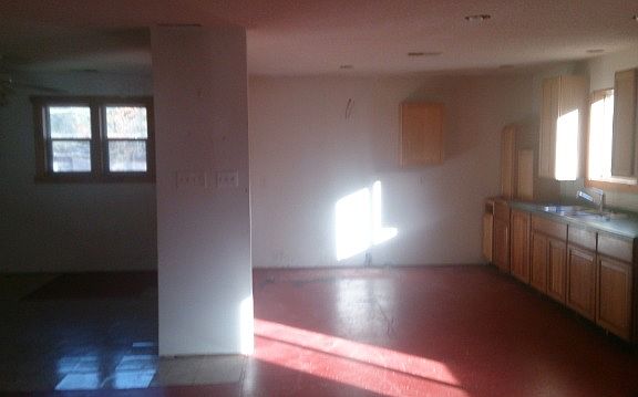 3rd image of 653 N Nelson St