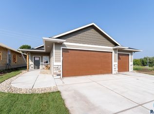 1209 S Foss Ave, Sioux Falls, SD 57110