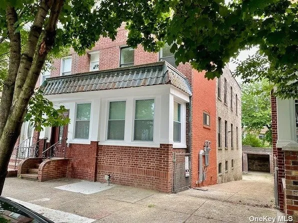 3273 45th St, Astoria, NY 11103