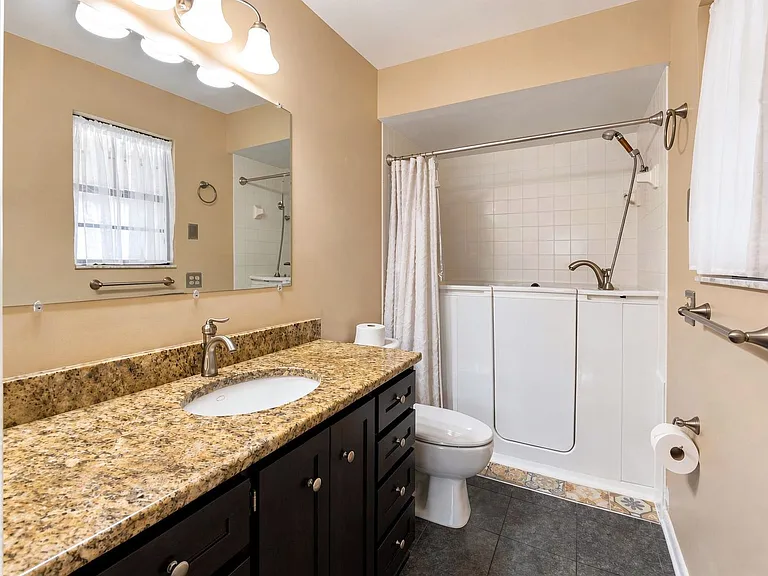 614 Lake Carolyn Cir — Photo 13