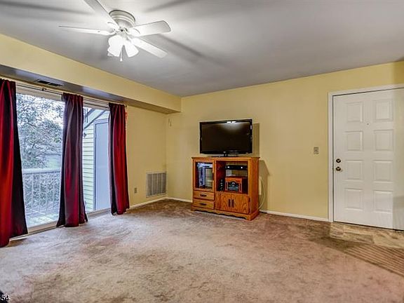 4th image of 102 Haverhill Pl #102