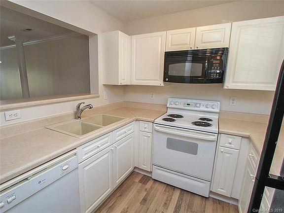 4th image of 3685 Melrose Cottage Dr