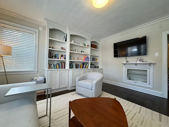 3rd image of 3854 N Janssen Ave #1