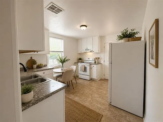 1010 Lesan Dr — Photo 4