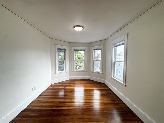 3rd image of 75 Conwell Ave APT 3