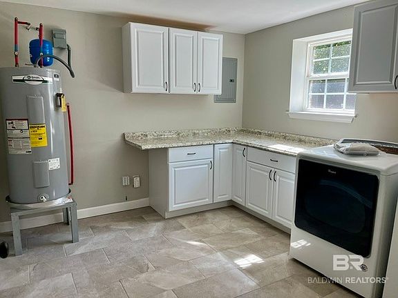 2nd image of 1014 Caroline Ave
