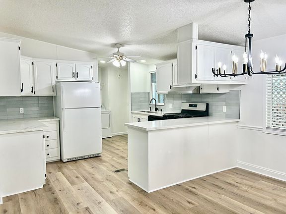 5th image of 415 N Akers Street