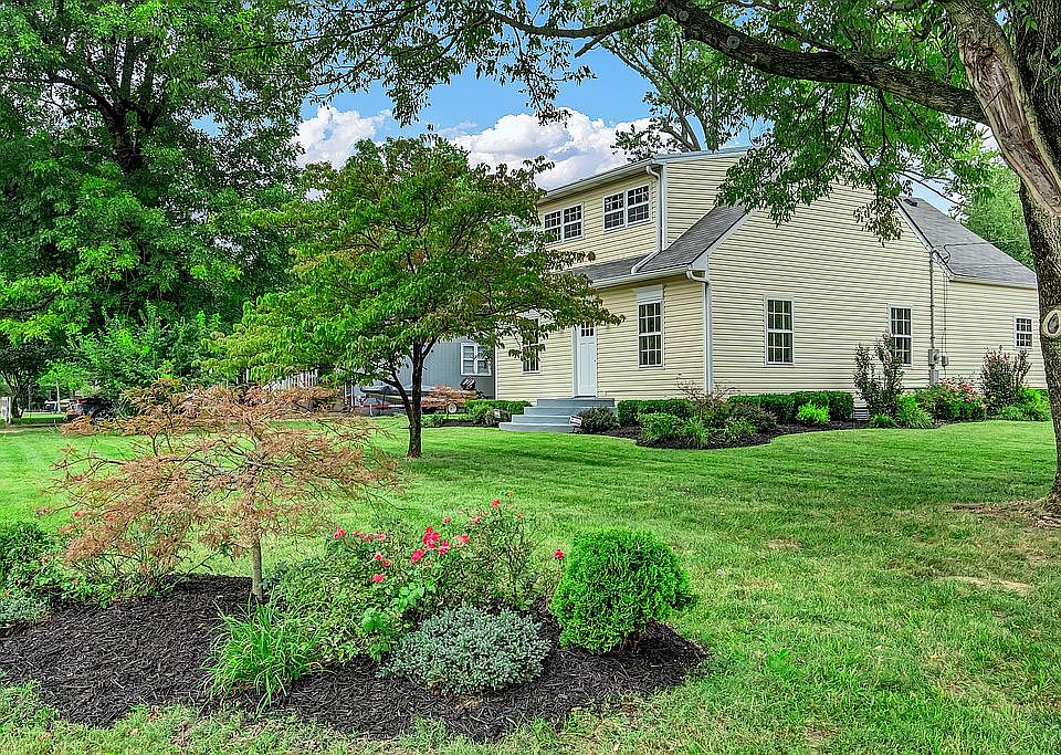 323 Evergreen Rd