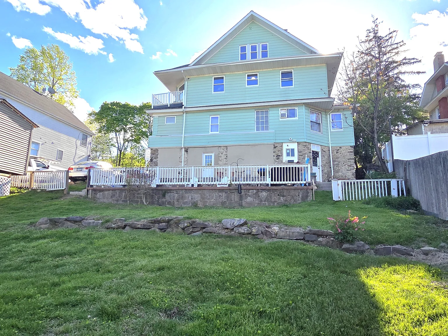 5 bed, 1735 sqft, $3,950 — Photo 2