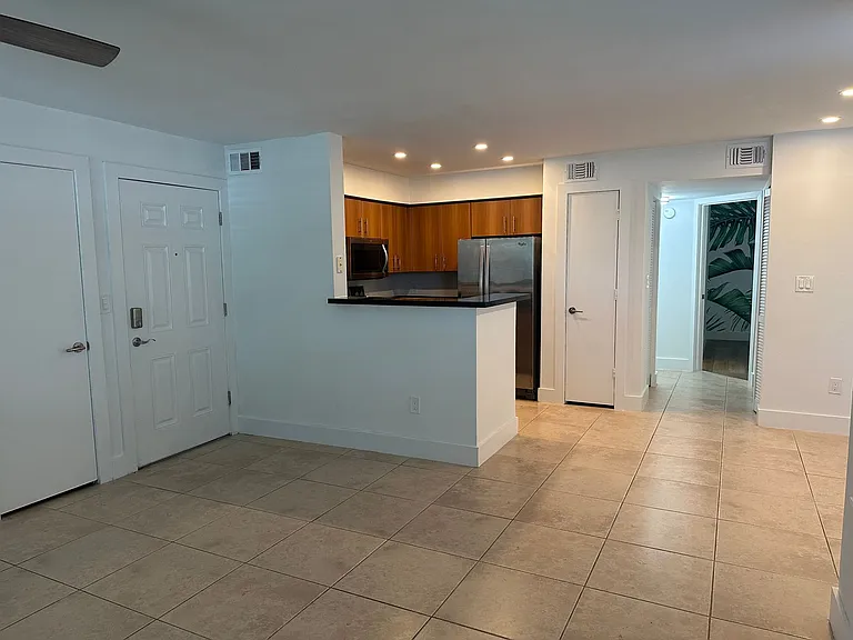 1275 Crystal Way #G — Photo 5
