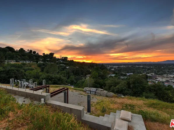 3721 Eureka Dr, Studio City, CA 91604