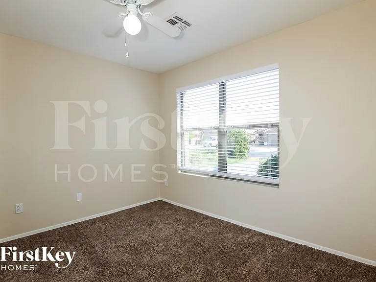 15552 W Port Au Prince Ln — Photo 13