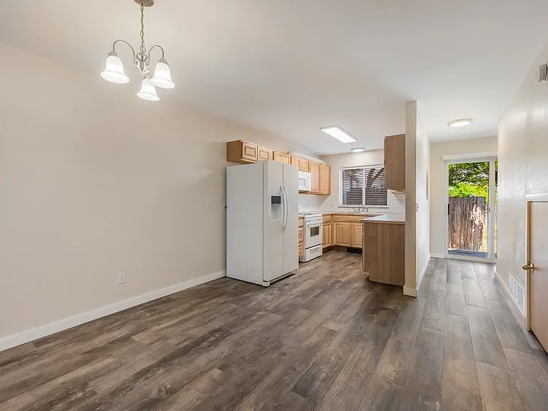 4019 E 2nd Ave — Photo 5