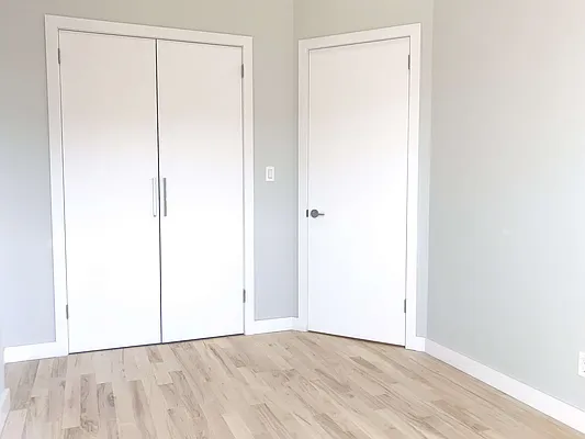 Rented by Realty 2000 Associates Ltd | media 35