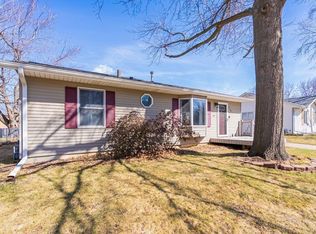 718 Lilac Ln, Cedar Falls, IA 50613