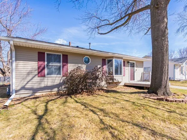 718 Lilac Ln, Cedar Falls, IA 50613