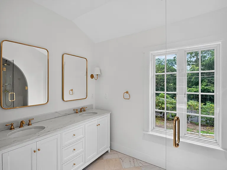 1085 Ridge Rd — Photo 9