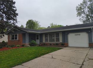1092 Elmwood Ln, Elk Grove Village, IL 60007