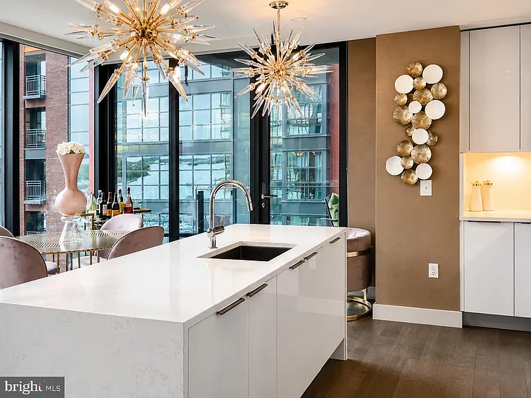 45 Sutton Sq SW #601 — Photo 3