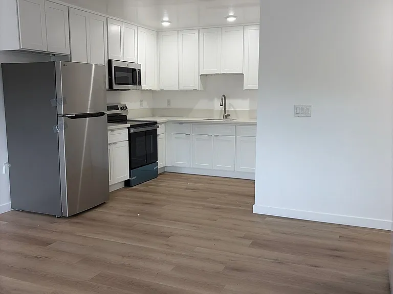 1691 California Ave — Photo 1