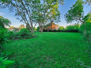 560 Pfingsten Rd, Northbrook, IL 60062