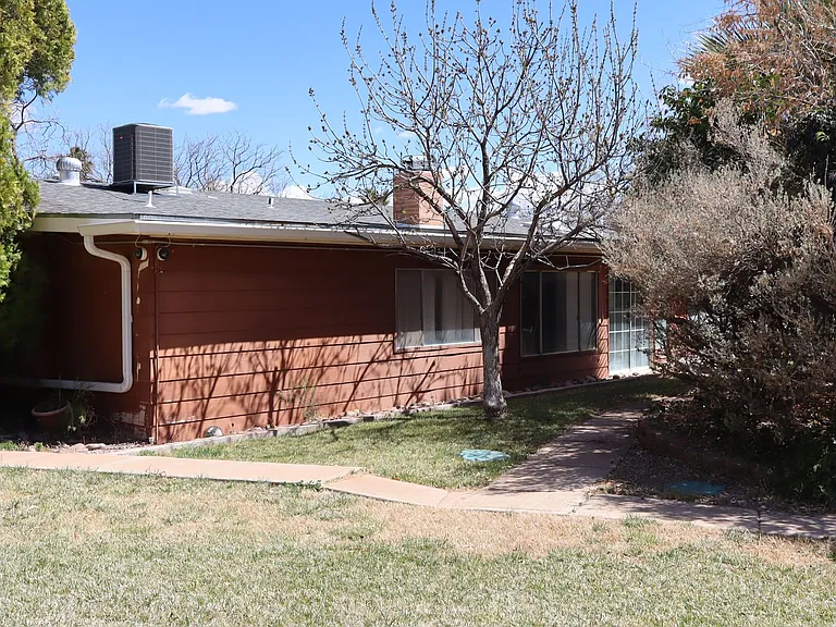 1810 Town And Country Dr — Photo 30