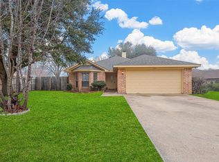 524 Oak Ridge Ct, Crowley, TX 76036