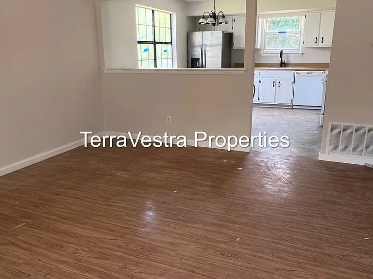 13-15 Grasmur Ct — Photo 4