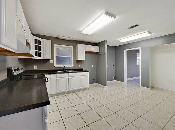 5th image of 305 Bear Dr