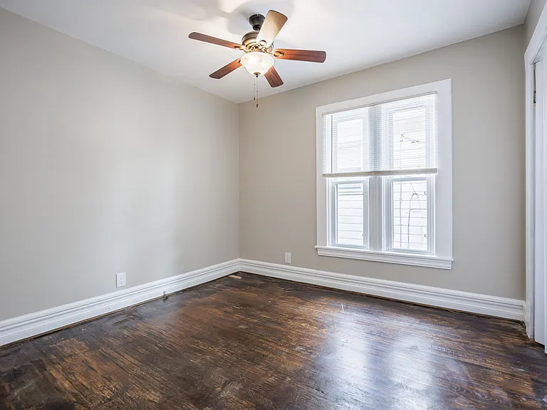 1146 S Plymouth Ave — Photo 11
