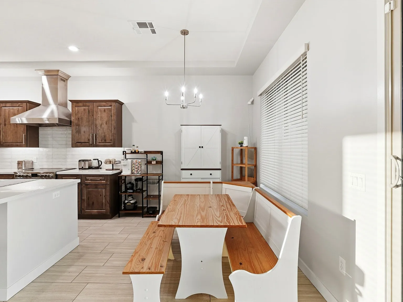 4 bed, 2242 sqft, $3,600 — Photo 3
