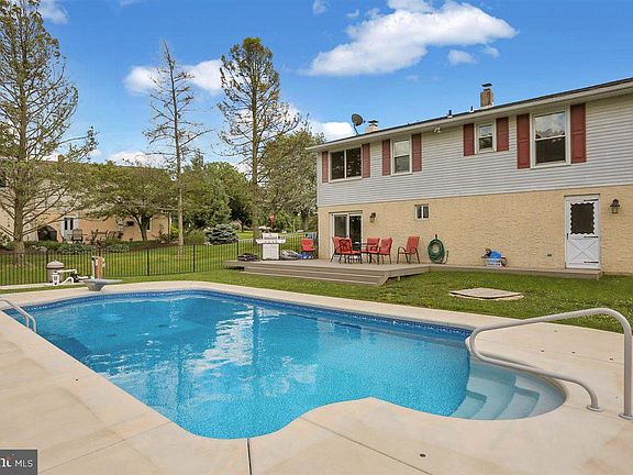 4th image of 3 Cambridge Ct
