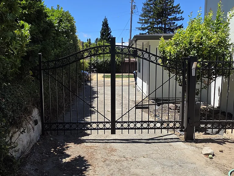 2222 Oakdale Rd — Photo 2