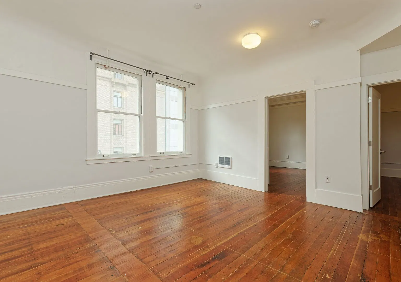 1605 Clay Street — Photo 1
