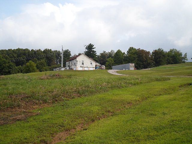1st image of 407 Barnes Ln