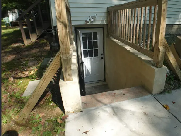 200 Colesville Manor Dr, Silver Spring, MD 20904