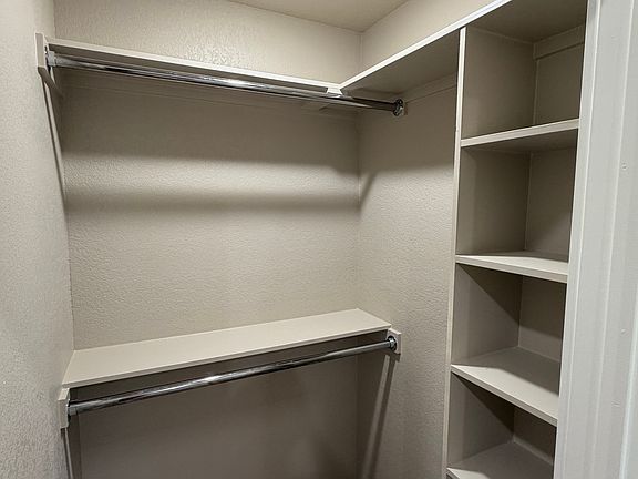 4th image of 2825 Sara St