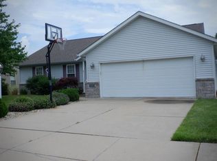 6008 W Charleston Ct, Peoria, IL 61607